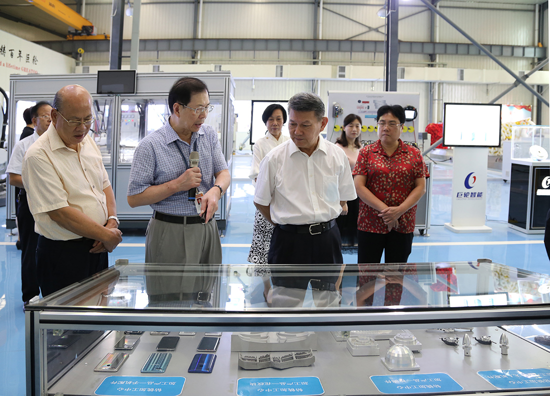 省关工委副主任郑红莅临恒行娱乐智能 调研体贴下一代事情