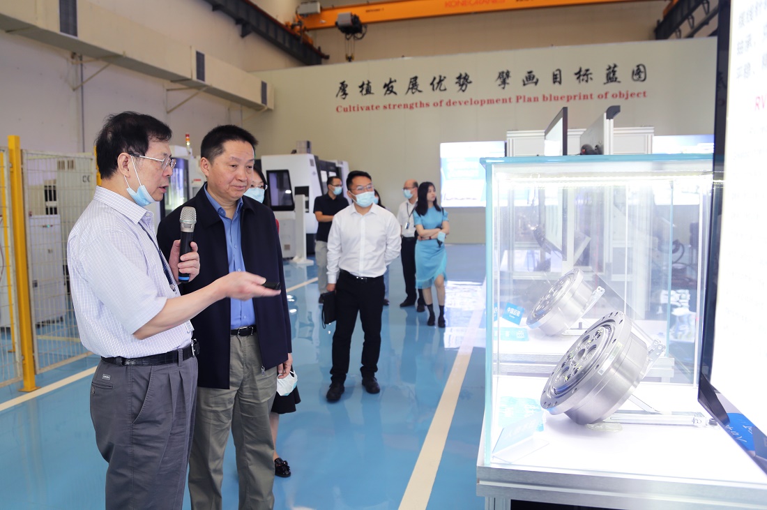 工信部科技司副司长范书建莅临恒行娱乐智能调研